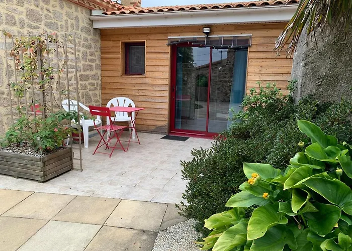 La Basse Monniere 3*